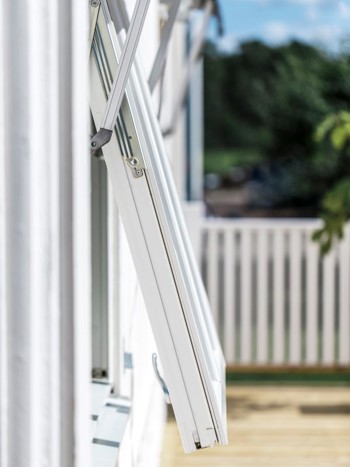 Outline TräAlu, närbild på vridfönster